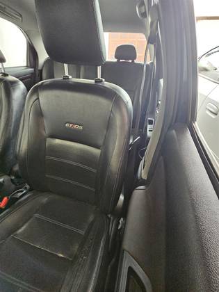 TOYOTA ETIOS 1.5 PLATINUM SEDAN 16V FLEX 4P AUTOMÁTICO